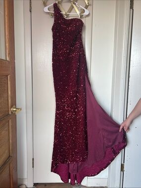 Elegant One-Shoulder Burgundy Sequin Evening Dress